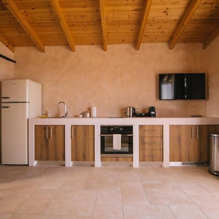 Mani Luxury Suites And Studios In Gytheio With Private Pools エクステリア 写真