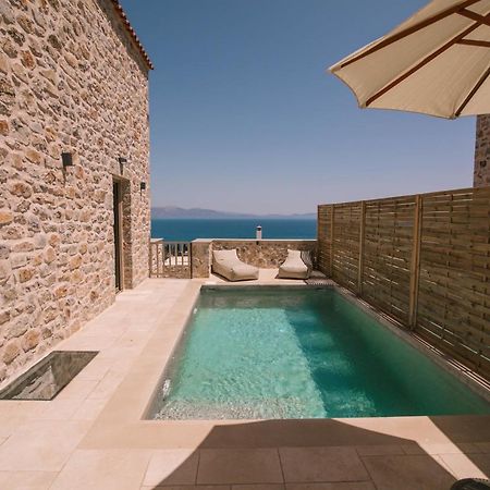 Mani Luxury Suites And Studios In Gytheio With Private Pools エクステリア 写真