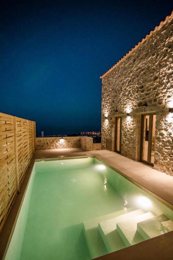 Mani Luxury Suites And Studios In Gytheio With Private Pools エクステリア 写真