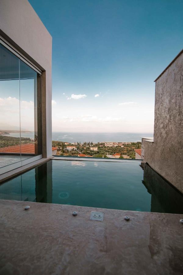 Mani Luxury Suites And Studios In Gytheio With Private Pools エクステリア 写真