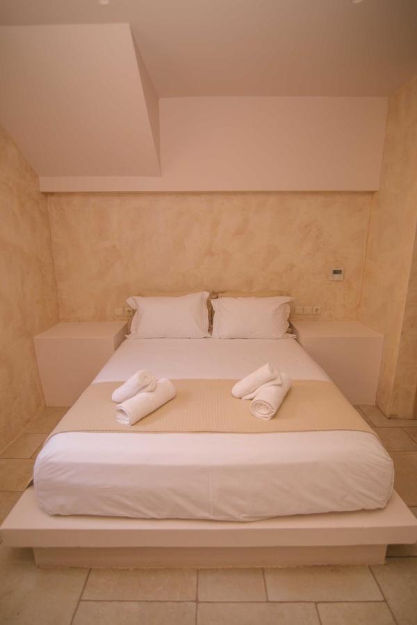 Mani Luxury Suites And Studios In Gytheio With Private Pools エクステリア 写真