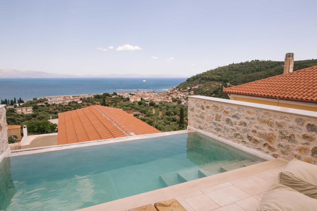 Mani Luxury Suites And Studios In Gytheio With Private Pools エクステリア 写真