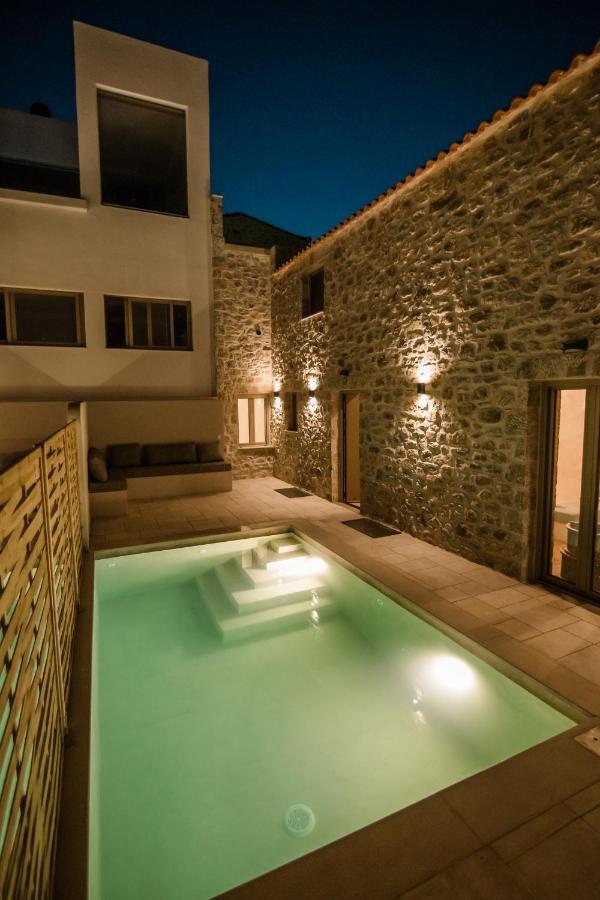 Mani Luxury Suites And Studios In Gytheio With Private Pools エクステリア 写真