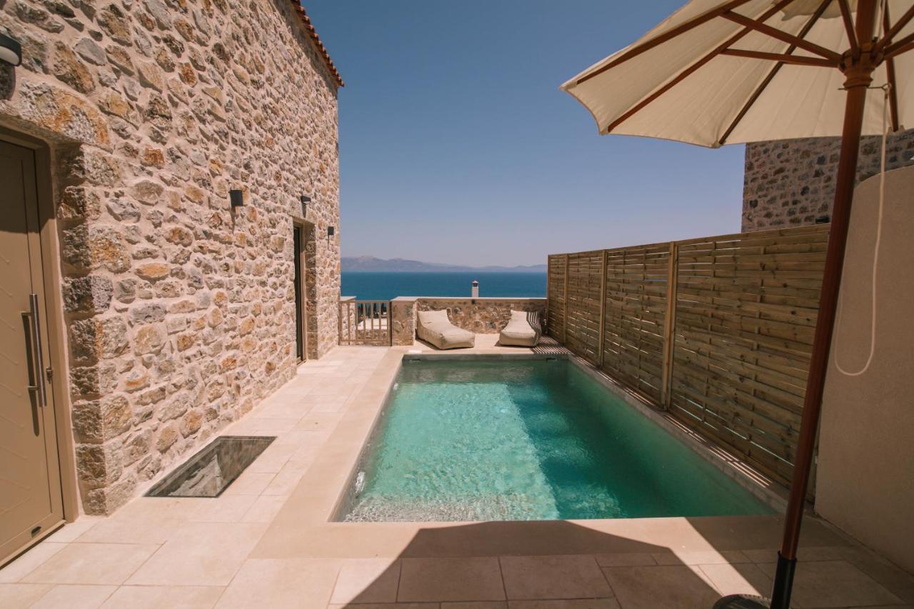 Mani Luxury Suites And Studios In Gytheio With Private Pools エクステリア 写真