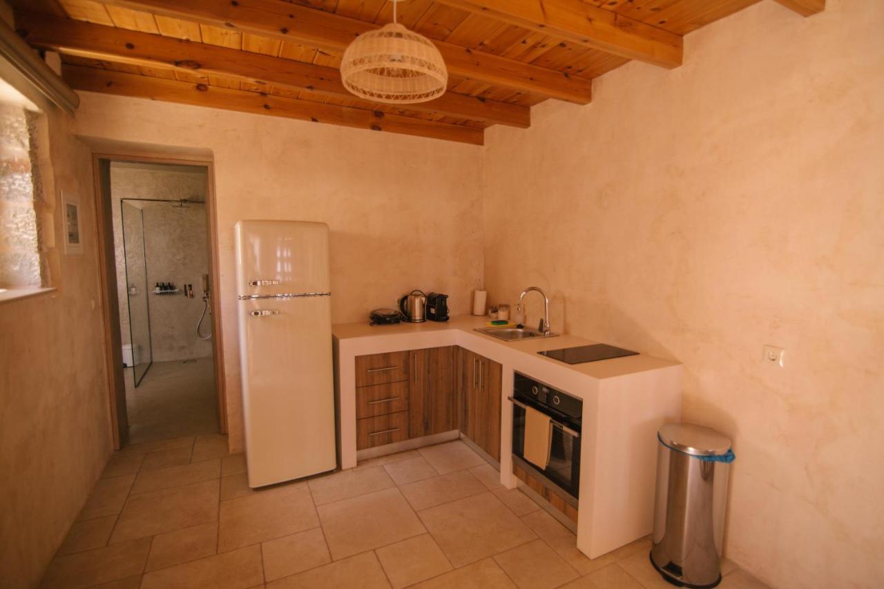 Mani Luxury Suites And Studios In Gytheio With Private Pools エクステリア 写真