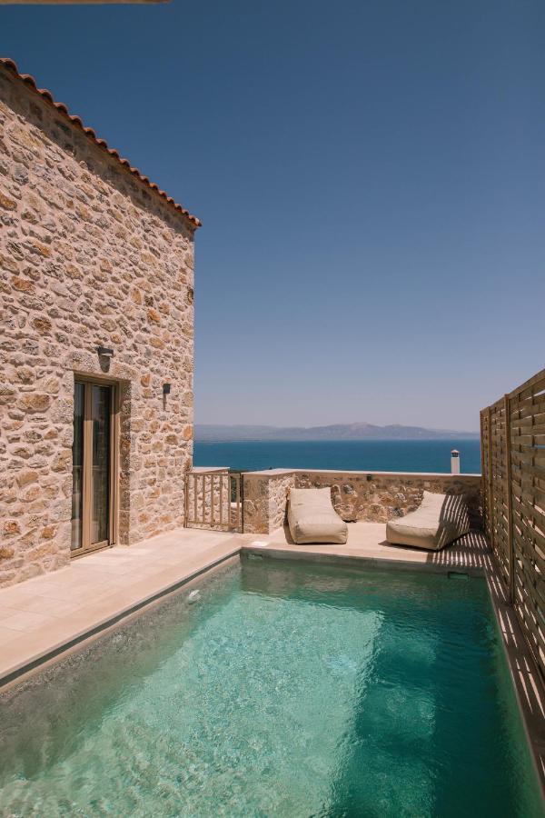 Mani Luxury Suites And Studios In Gytheio With Private Pools エクステリア 写真