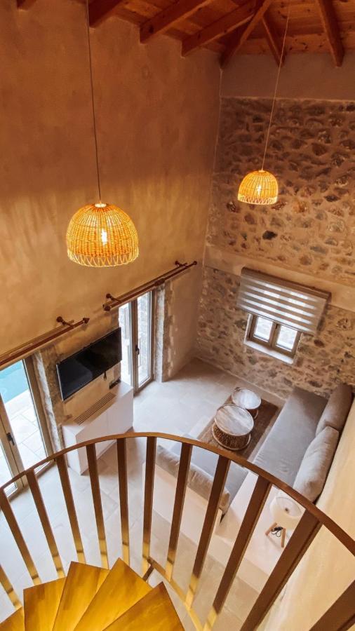 Mani Luxury Suites And Studios In Gytheio With Private Pools エクステリア 写真