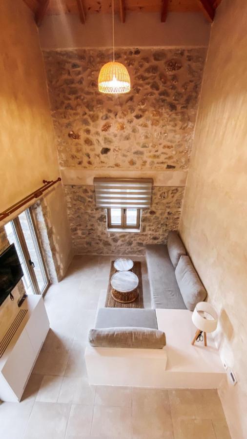 Mani Luxury Suites And Studios In Gytheio With Private Pools エクステリア 写真