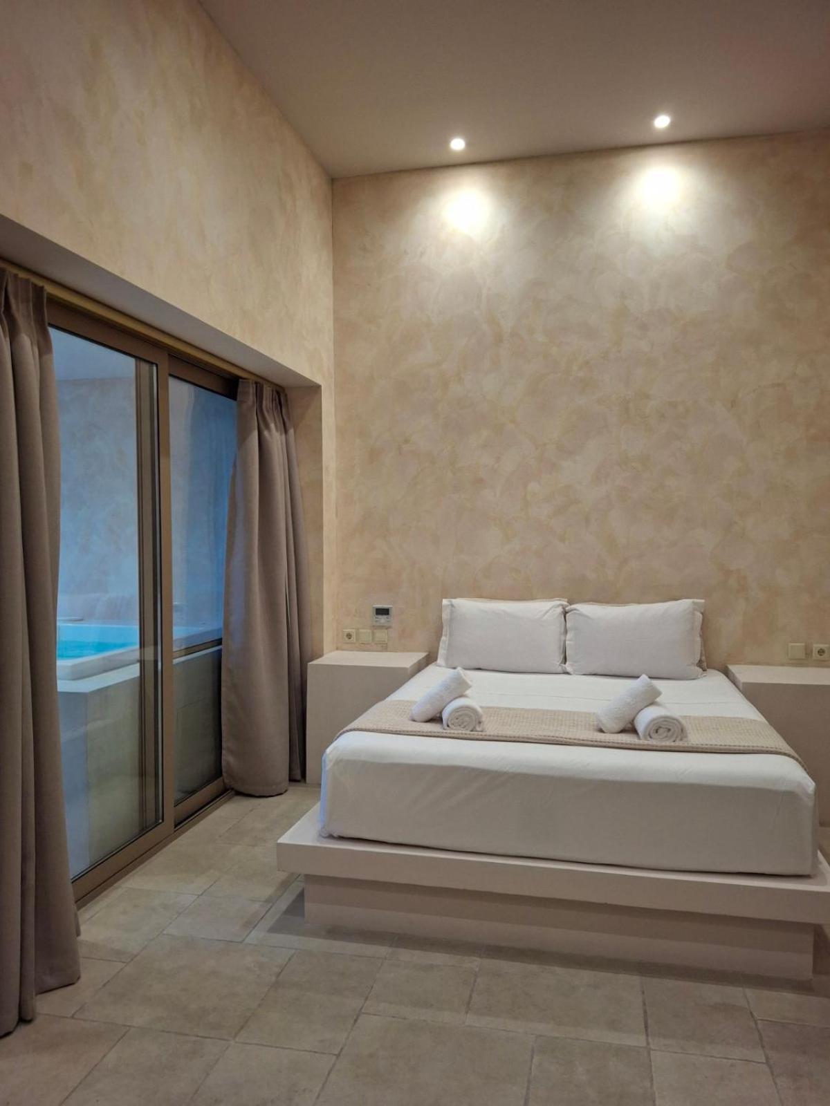 Mani Luxury Suites And Studios In Gytheio With Private Pools エクステリア 写真